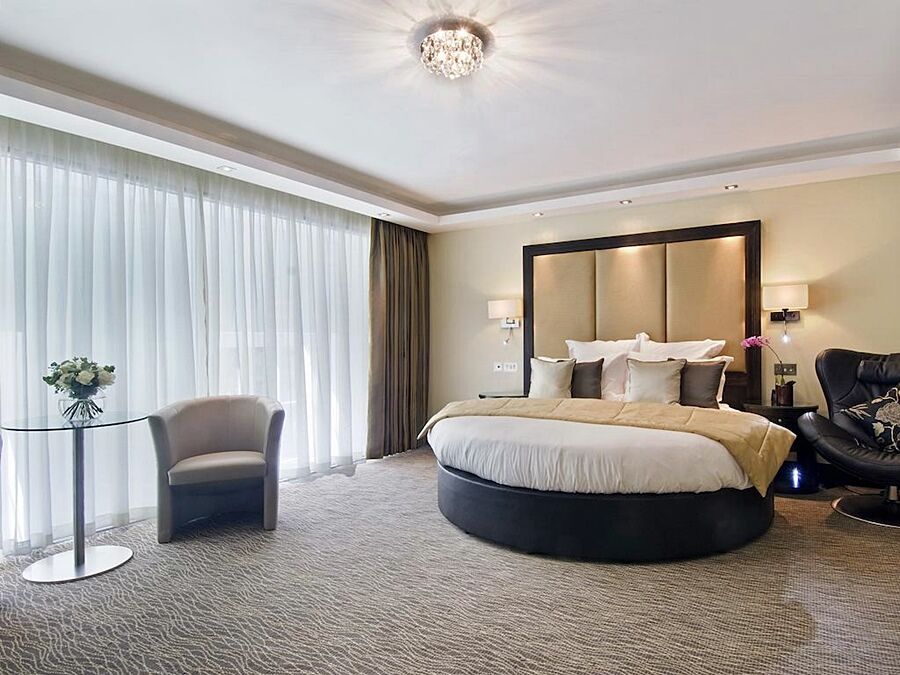 Montcalm Mayfair, Autograph Collection ลอนดอน ภายนอก รูปภาพ A bedroom at the hotel